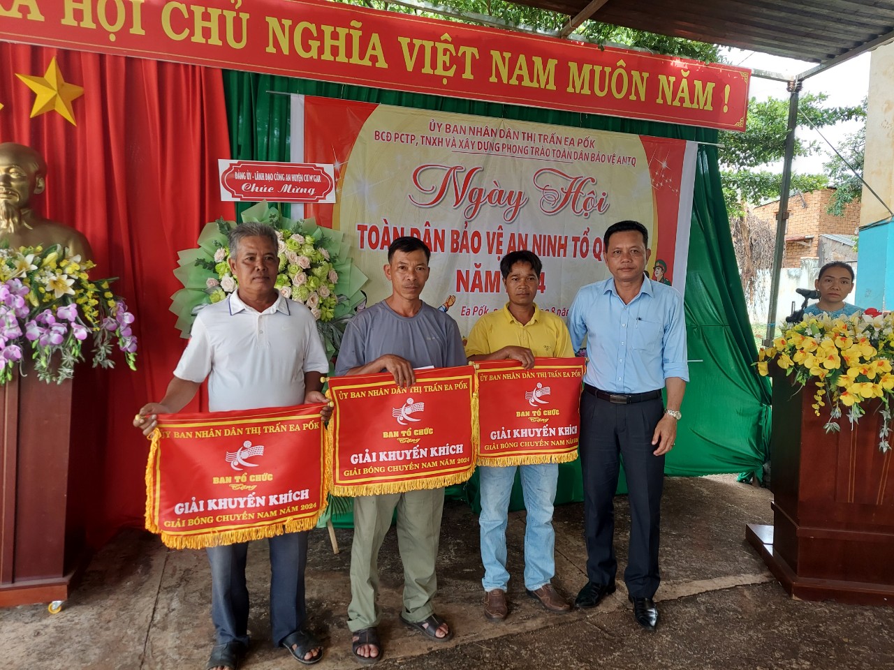 trao giải khuyến khích